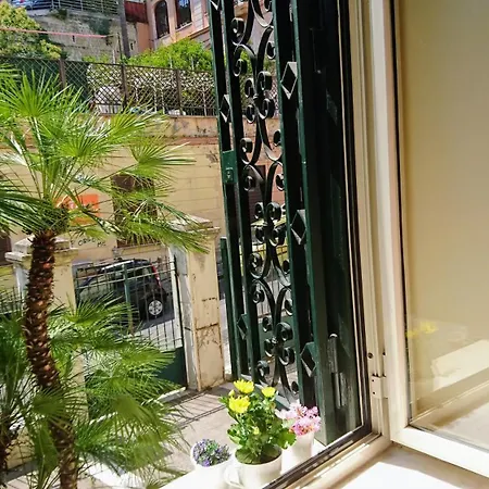 ベッド・アンド・ブレックファスト Napoli Centrale Rooms ナポリ